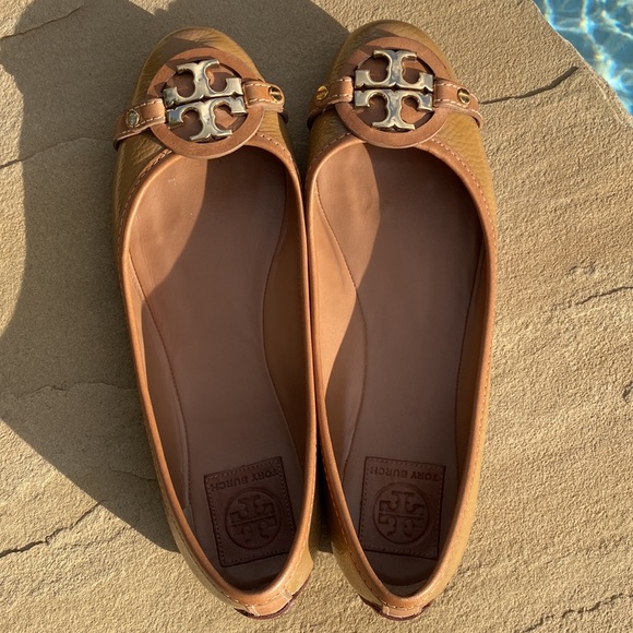 Tory Burch patent tan flats - Picture 4 of 12